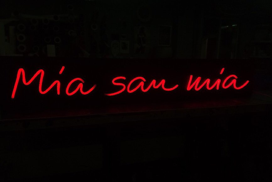 Mia san mia FAUX NEON.jpg